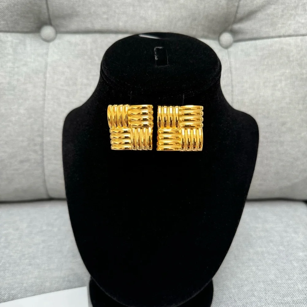 GOODREVIEWS ⭐️⭐️⭐️⭐️⭐️ Vintage Stella Gold Earrings |StainlessSteel 18K - Picture 9 of 17